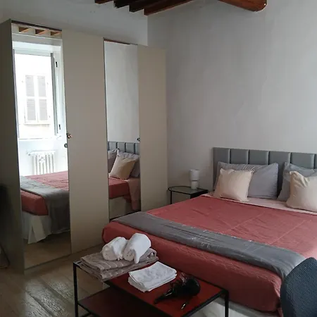Casa Merulo- Matrimoniale 3* Parma